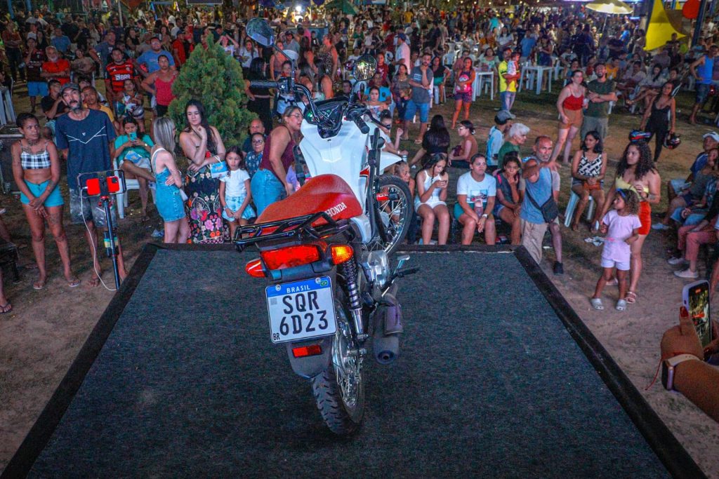 Ganhadora de motocicleta no Festival da Macaxeira e Agronegócio emociona organizadores 4 60be9853 32b0 462b a98f f5a53498a657