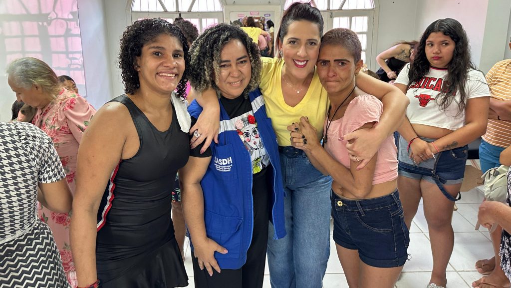 Prefeitura de Rio Branco realiza ação social em parceria com os motoclubes Lokas e Insanos em alusão ao Setembro Amarelo 6 Acao Social na Casa Rosa Mulher 14 scaled e1759500130768