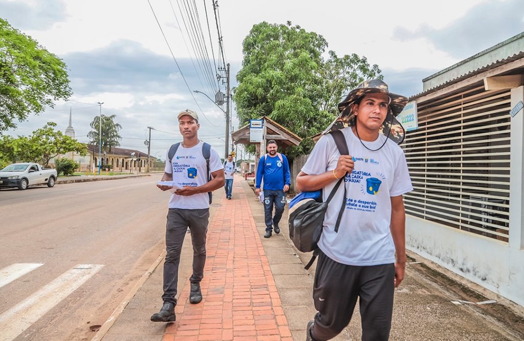 Prefeitura de Rio Branco inicia fiscalização e distribuição gratuita de boias para combater desperdício de água 7 Boia na Caixa dagua 1