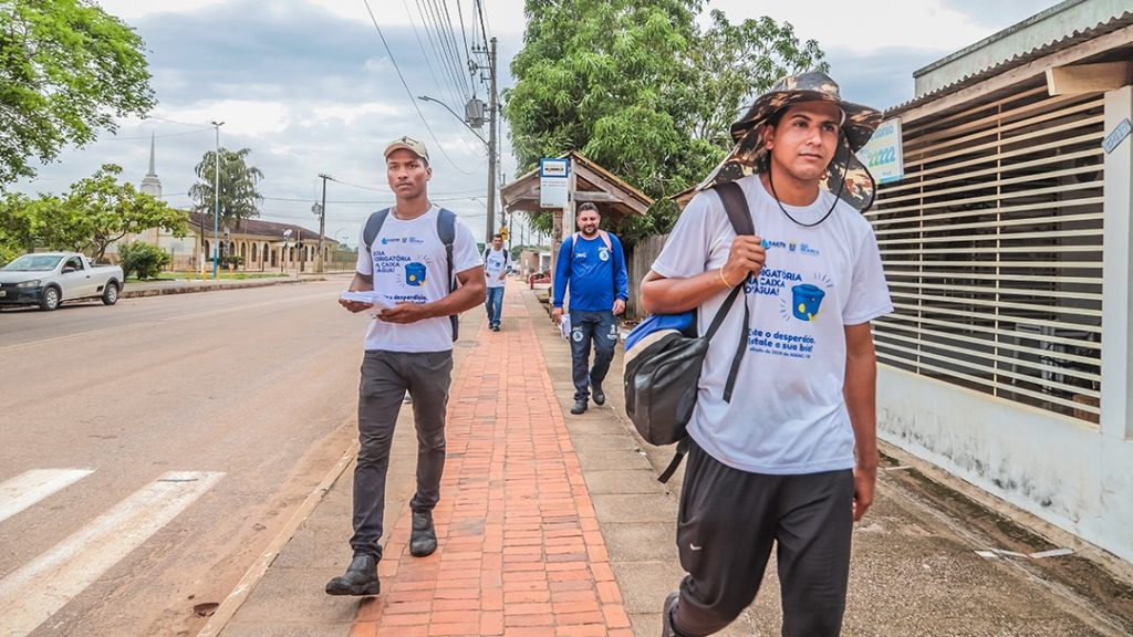 Boia na Caixa dagua 1 e1760710414232