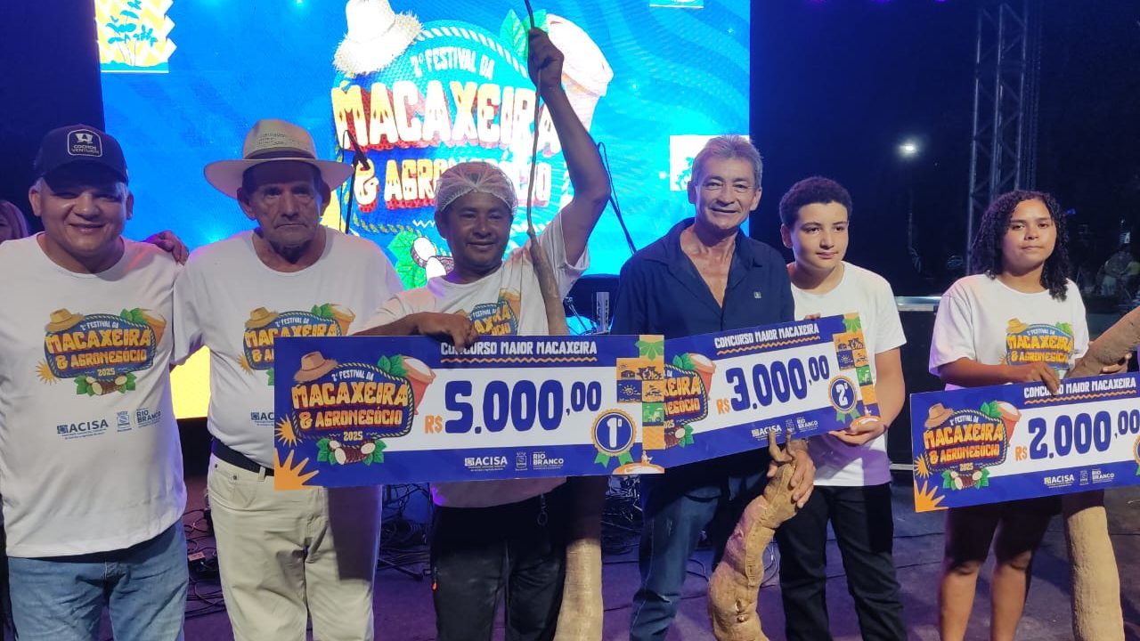 Com mais de 11 quilos, produtor do Catuaba vence o concurso de macaxeira mais pesada