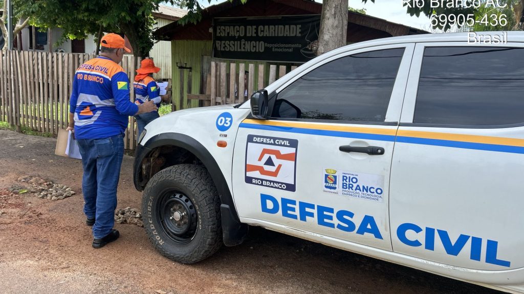 Prefeitura de Rio Branco cadastra famílias afetadas por alagações para direcionamento de benefícios 9 Cadastramento de familias atingidas pela alagacao 5 e1760536678651