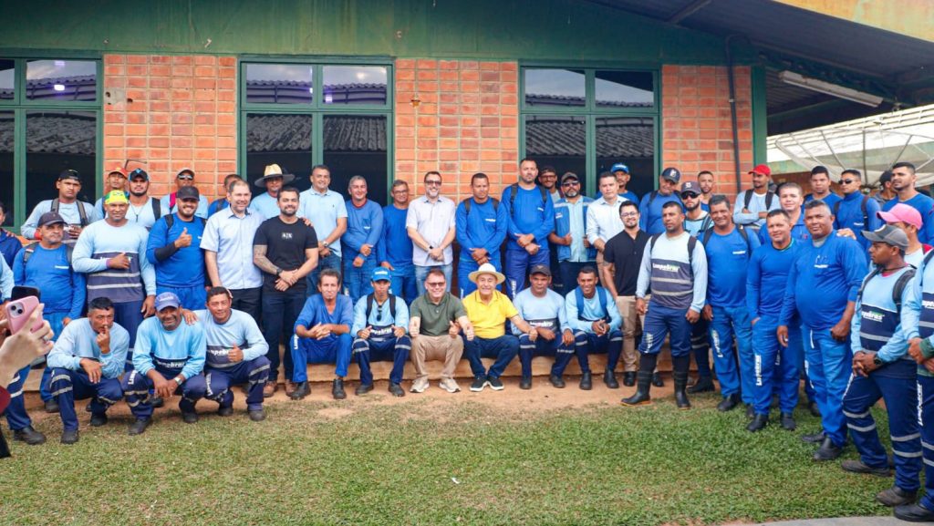 Prefeitura de Rio Branco celebra Dia do Gari com café da manhã especial para profissionais da limpeza urbana 2 Cafe da manha com Garis Marcos Araujo 15 e1761253277169