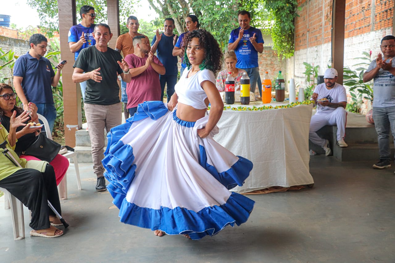 Foto da professora Jaiana