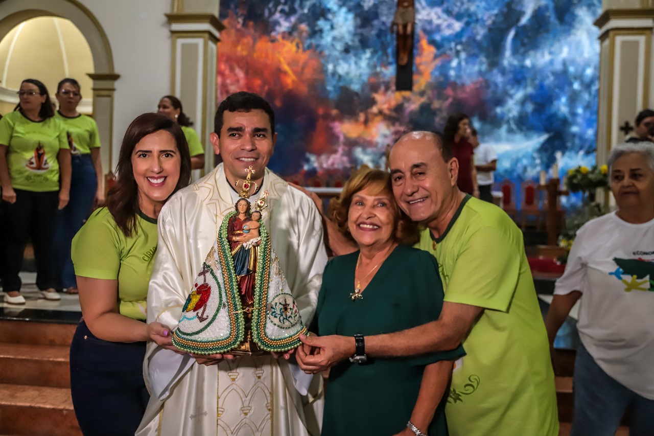 Foto do Prefeito de Rio Branco e primeira-dama no Círio de Nazaré
