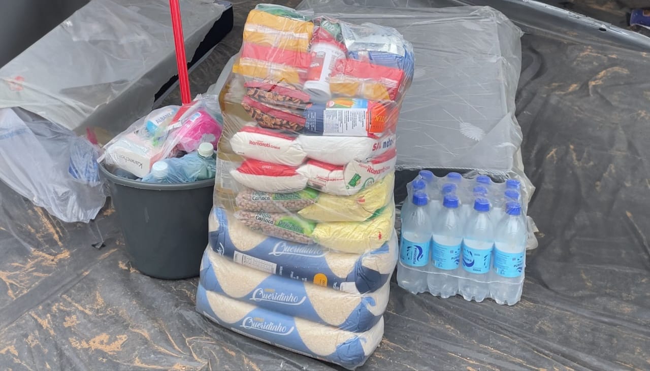 Foto de cestas básicas de alimento