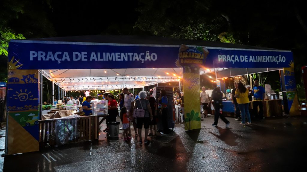 Mesmo com chuva, 2º Festival da Macaxeira e Agronegócio começa com grande público e animação em Rio Branco 2 FESTIVAL MACAXEIRA 1a NOITE VF 03.10 19 e1759713444609