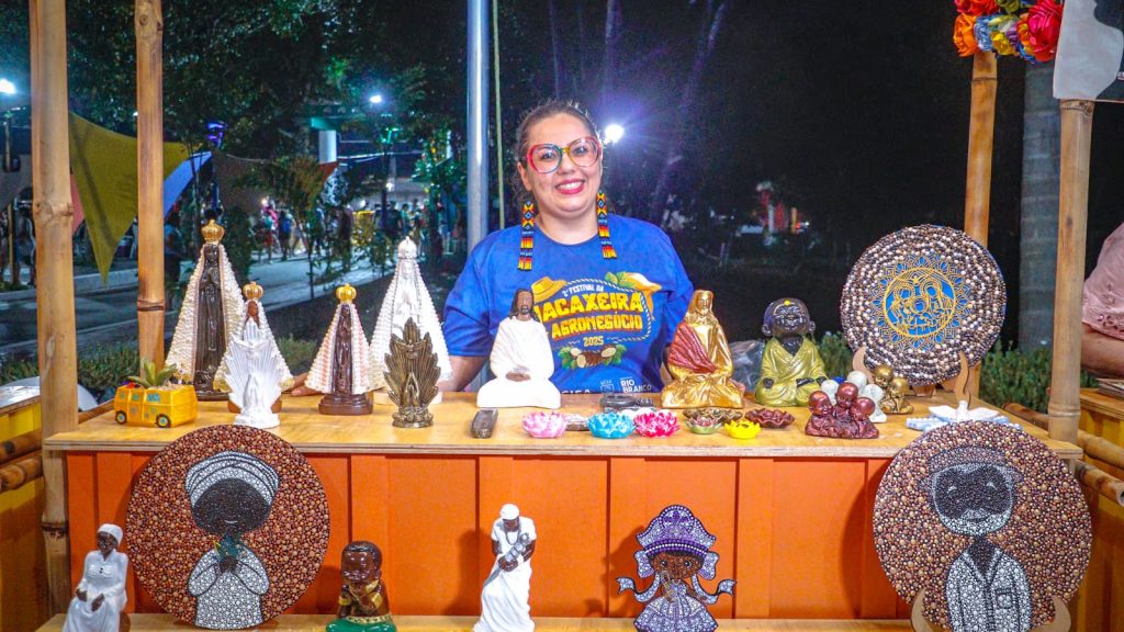 "Em um dia vendemos mais que em uma semana na Expoacre", comemora artesã no Festival da Macaxeira 2 Festival da Macaxeira 1 e1759854594688