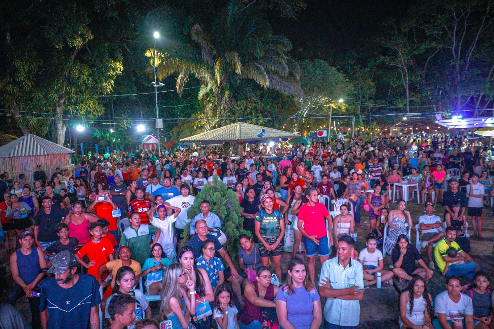 Foto da população presente no Festival da Macaxeira
