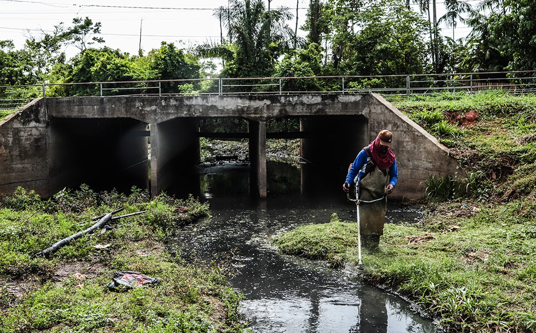 Paralelamente à limpeza, a Prefeitura também vem ampliando as galerias pluviais para otimizar o escoamento da água e evitar o acúmulo e transbordamento nas vias urbanas. (Foto: Val Fernandes/Secom)
