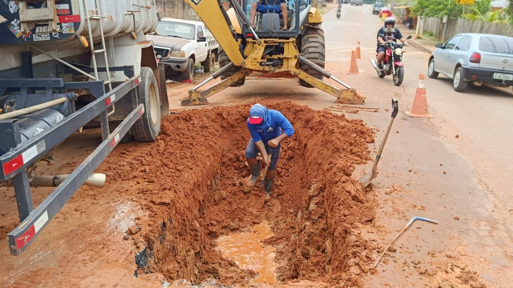 Prefeitura de Rio Branco realiza manutenção emergencial e evita desabastecimento no bairro Placas 6 Manutencao emergencial Placas 5 e1761753046143