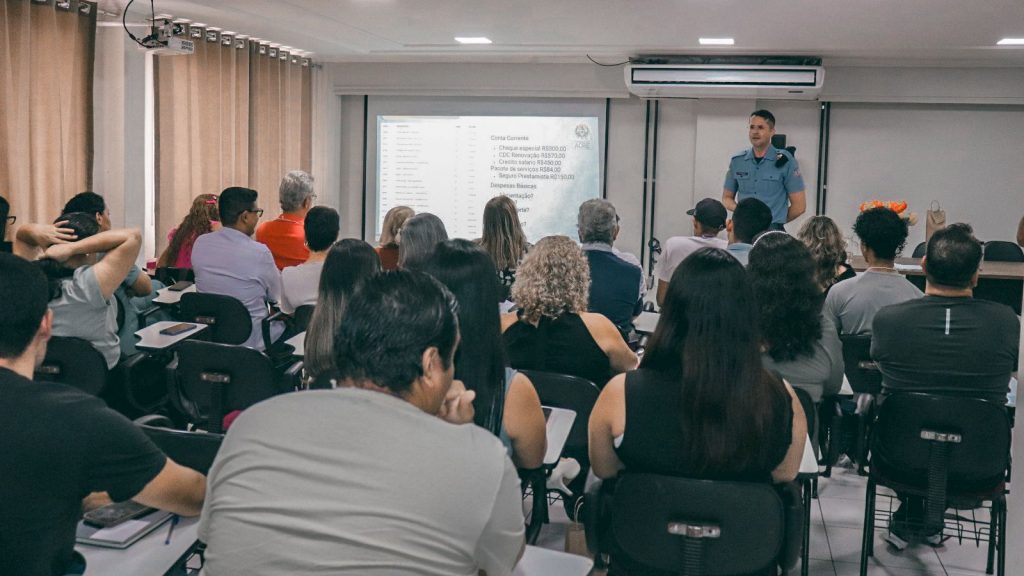 Prefeitura de Rio Branco promove palestra sobre equilíbrio financeiro durante a Semana do Servidor Público 3 Palestra sobre equilibrio financeiro 2 e1761770686418