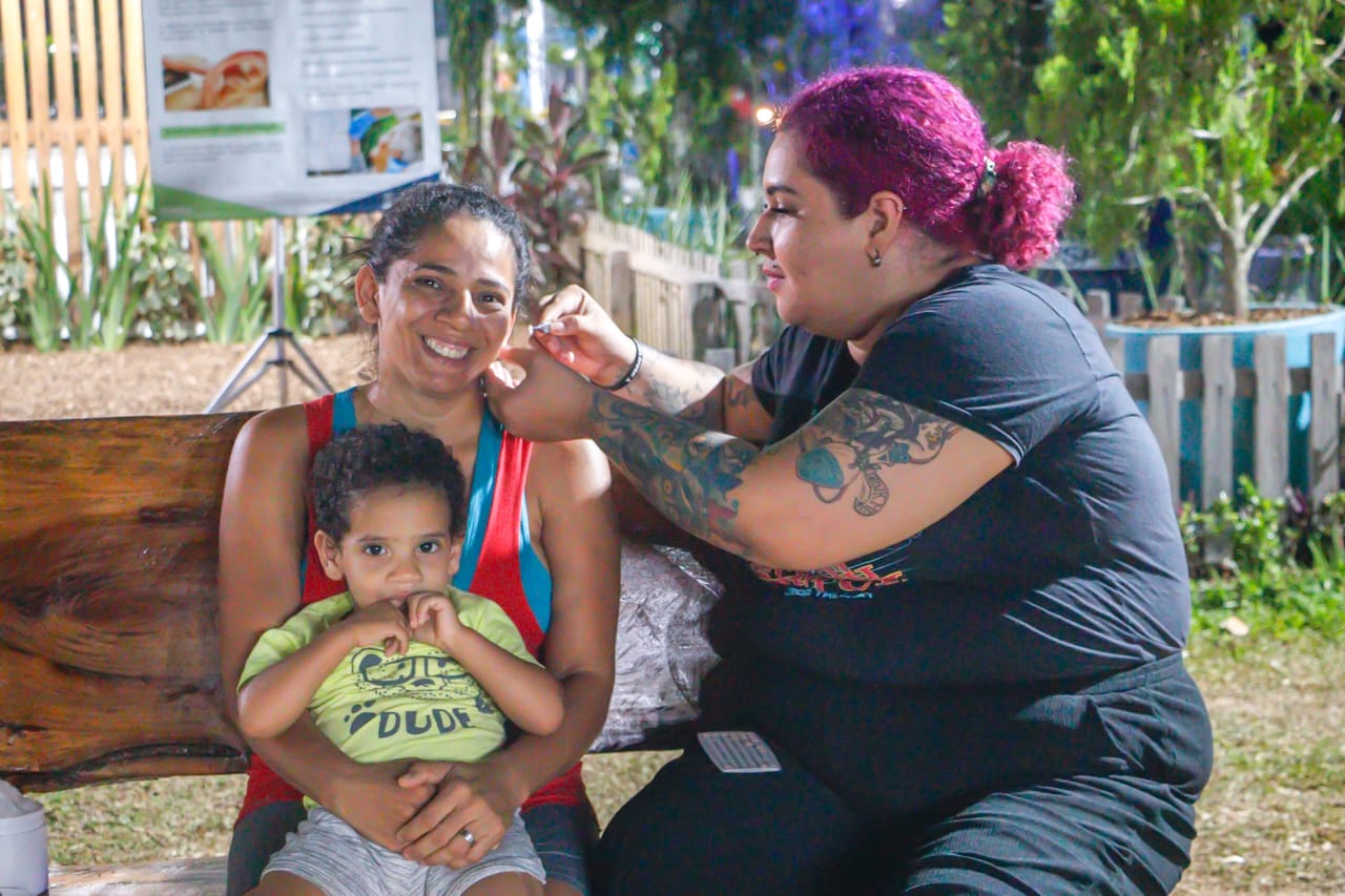 Além do aulão, a programação contou com diversos atendimentos gratuitos à comunidade, como auriculoterapia, massagens relaxantes, aferição de pressão arterial e orientações sobre saúde e bem-estar. (Foto: Marcos Araújo/Secom)