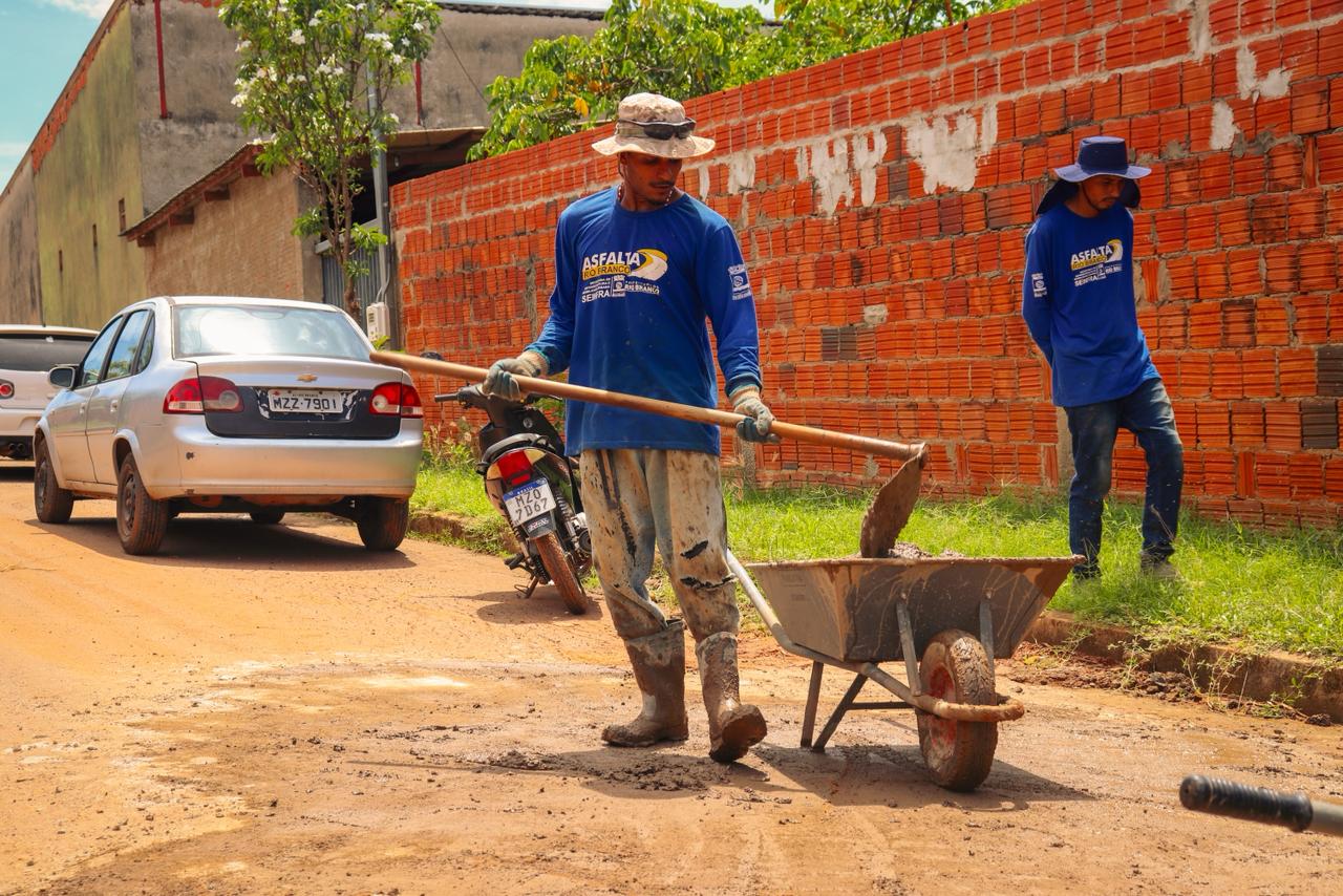 Foto de pavimentação no bairro Placas e na Comunidade do Panorama