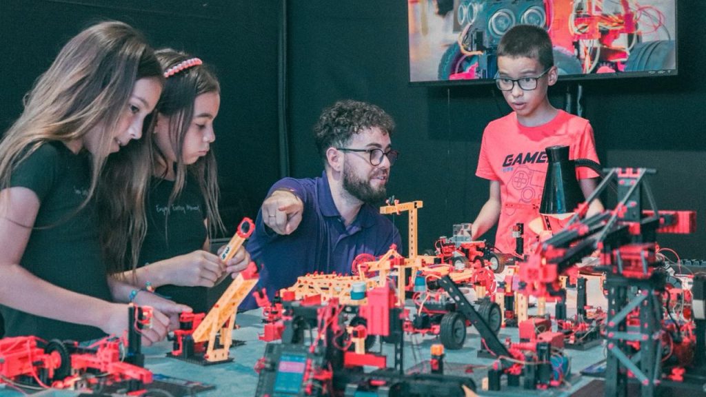 Segundo dia do Festival TechJovem encanta crianças e destaca painéis internacionais 1 TecJovem 12 e1760969044247