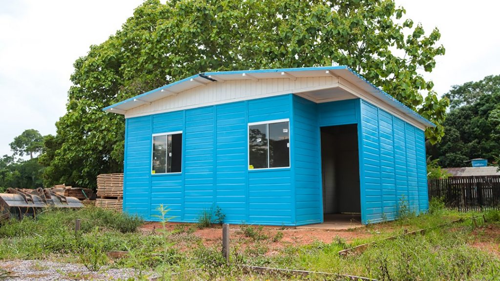 Prefeito de Rio Branco acompanha avanços do projeto 1001 Dignidades e anuncia novas unidades habitacionais 8 Visita ao prototipo 1001 Diginidades VAL 16 e1761320146852