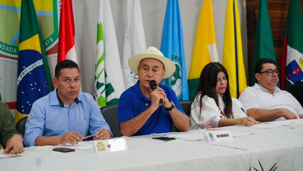 Prefeito de Rio Branco coordena segunda sessão extraordinária da Amac e do Cinreso em Assis Brasil 6 a072db4b e294 4606 affc 11ef5517ed9b e1760990437553