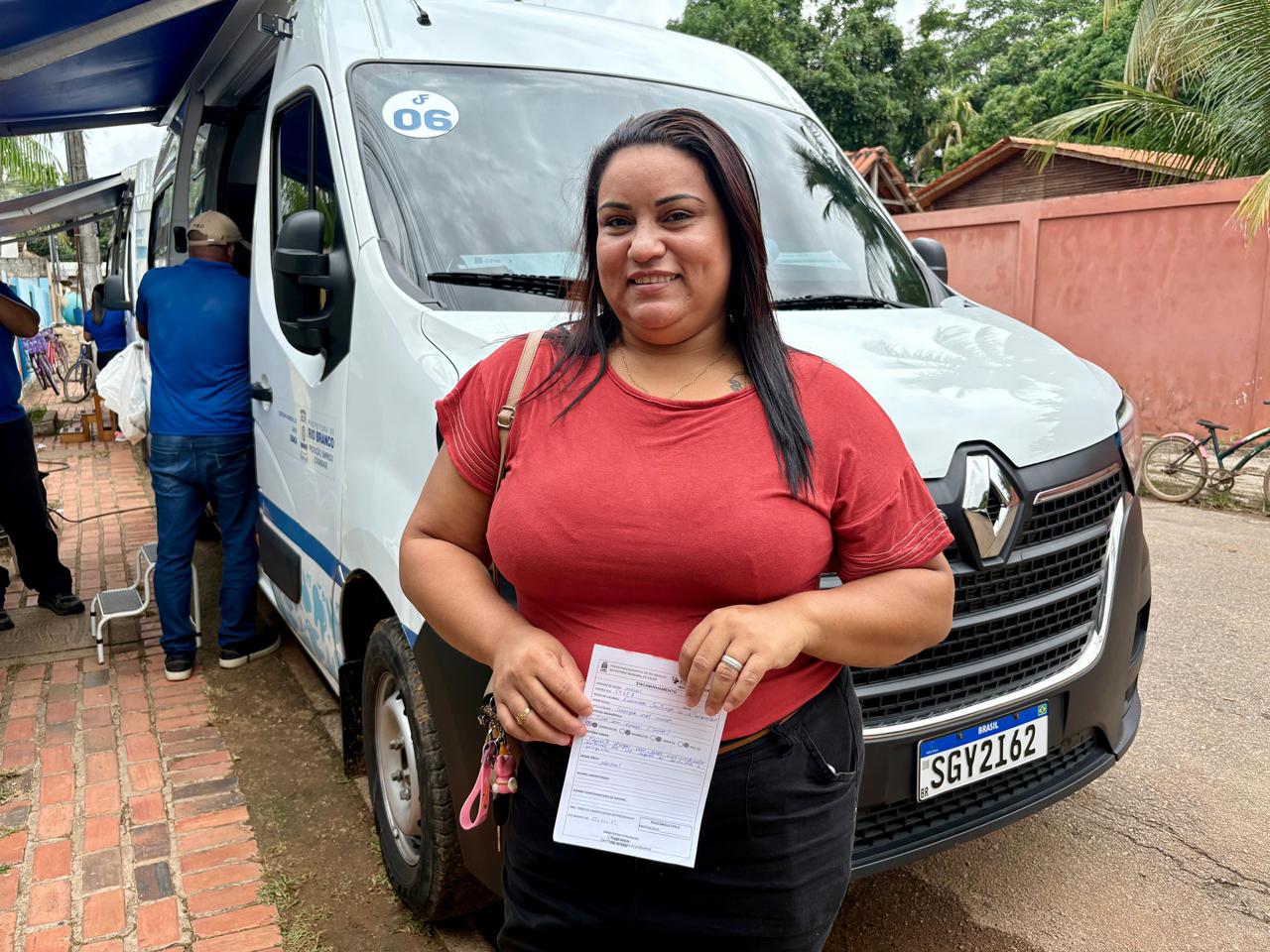 A servidora pública Francisca Santiago comemorou a oportunidade de realizar o atendimento odontológico tão aguardado. (Foto: Antônio Rodrigues/Secom)
