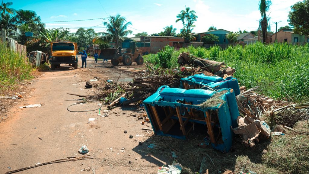 Acao de limpeza no bairro Recanto dos Buritis 8 e1763587647968