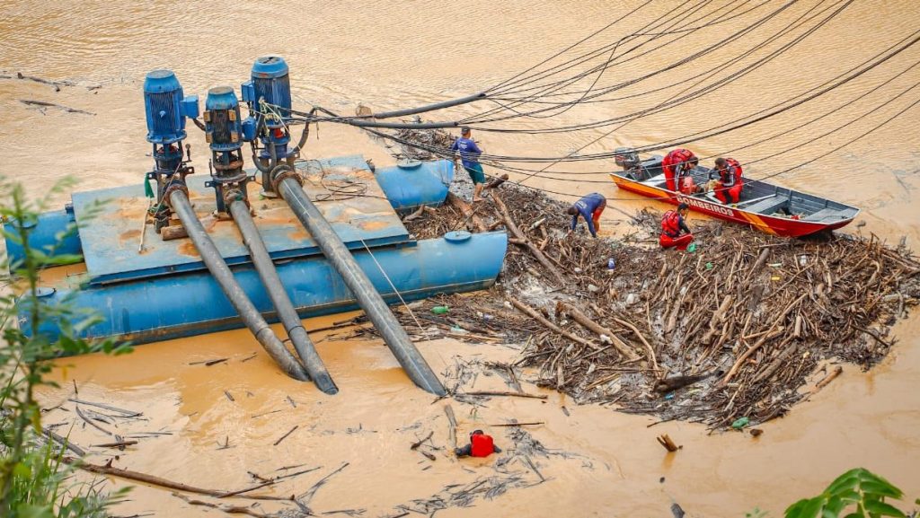 Defesa Civil Municipal emite alerta amarelo após rápida subida do Rio Acre e grande fluxo de balseiros 4 Alerta amarelo apos rapida subida do Rio Acre 16 e1763339983440