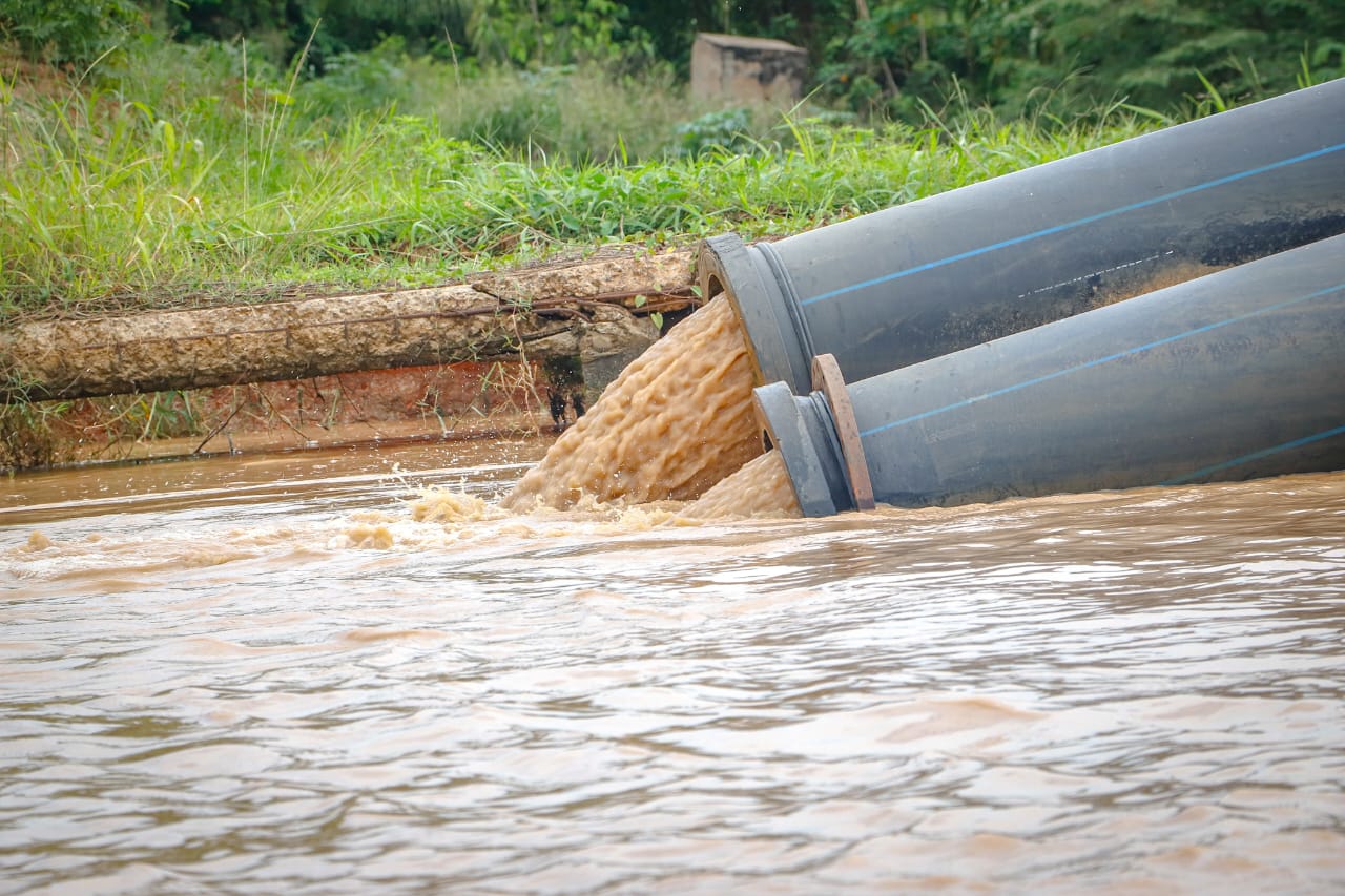 A ETA 2, responsável por abastecer cerca de 75% da cidade, já foi religada, mas opera com vazão reduzida. (Foto: Marcos Araújo/Secom)