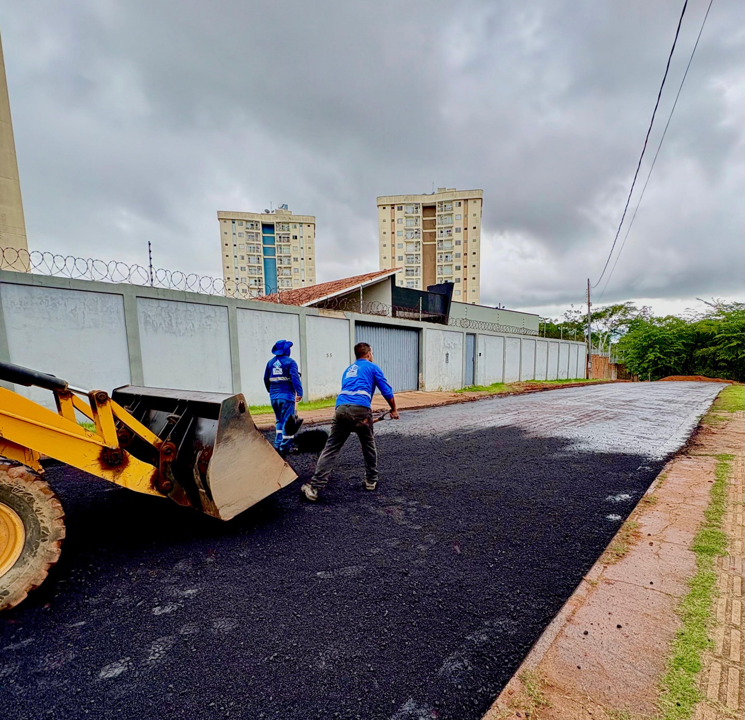 A Emurb segue avançando nas etapas de preparação para a implantação do asfalto em diversos bairros da capital. (Foto: Katiussi Melo/Secom)