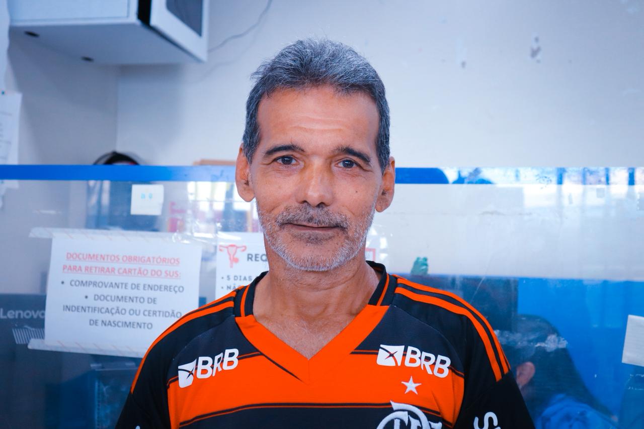 Adenilson, que já realiza exames anuais de próstata, aprovou a iniciativa da Prefeitura e reforçou a importância de superar o preconceito em relação ao exame de próstata. (Foto: Vitória Souza/Secom)