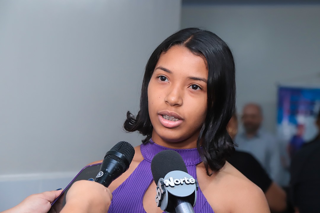 A jovem Anna Katlen Soares, de 19 anos, praticante de kickboxing e boxe, compartilhou sua experiência com o método contraceptivo. (Foto: val Fernandes/Secom)