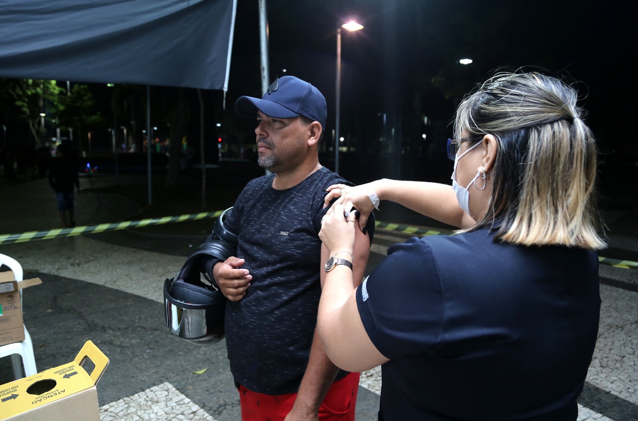 Apenas no Dia D foram aplicadas 946 doses de vacinas, entre Hepatite B, Febre Amarela, Tríplice Viral, Dengue, Covid-19 e outras. (Foto: Val Fernandes/Secom)