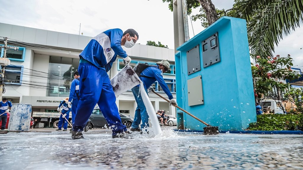 Prefeitura de Rio Branco realiza limpeza geral na Praça Plácido de Castro, no centro da capital acreana 2 Limpeza da Praca da Revolucao 10 e1762357889661