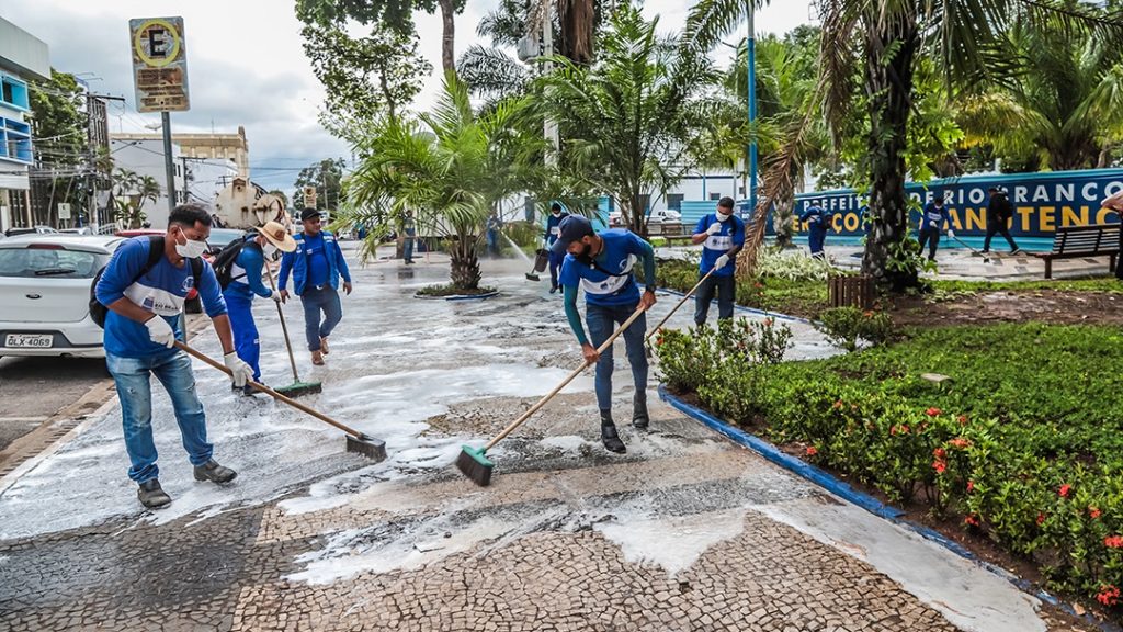 Limpeza da Praca da Revolucao 20 e1762362858580