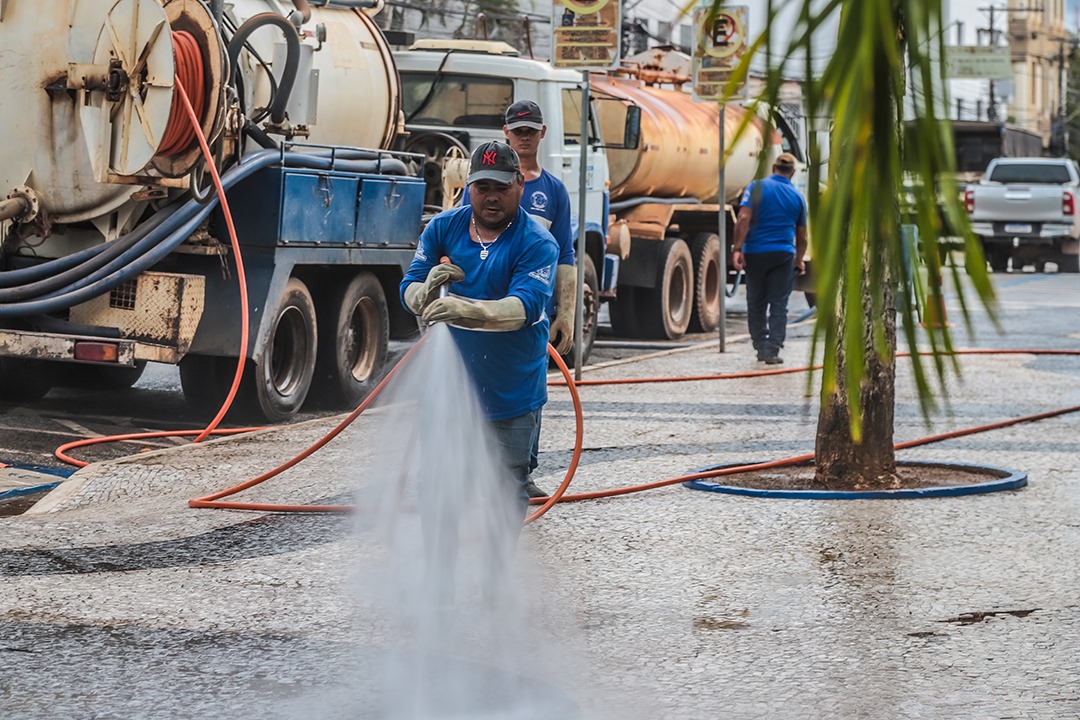 Limpeza da Praca da Revolucao 9