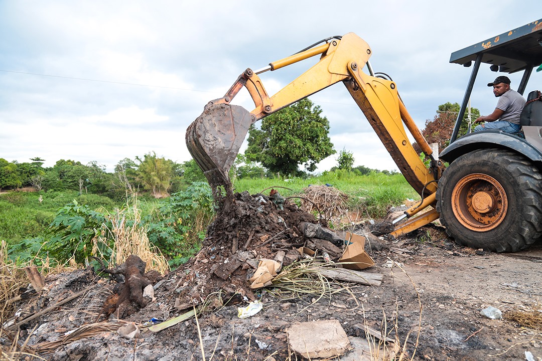 A Prefeitura de Rio Branco continua suas ações de limpeza e manutenção. (Foto: Val Fernandes/Secom)