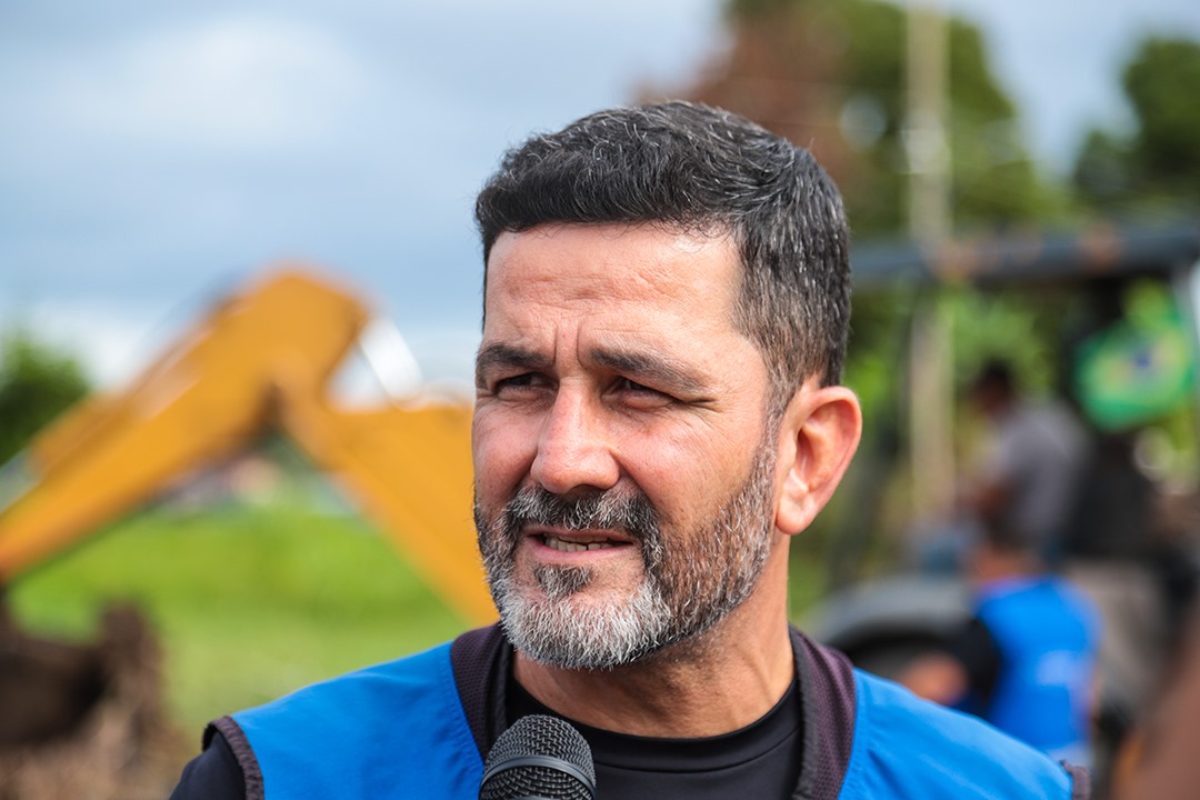 ” A ação tem como objetivo evitar que o lixo seja levado pelas águas das chuvas para o leito do Rio Acre”, informou o encarregado Eduardo Pontes. (Foto: Val Fernandes/Secom)