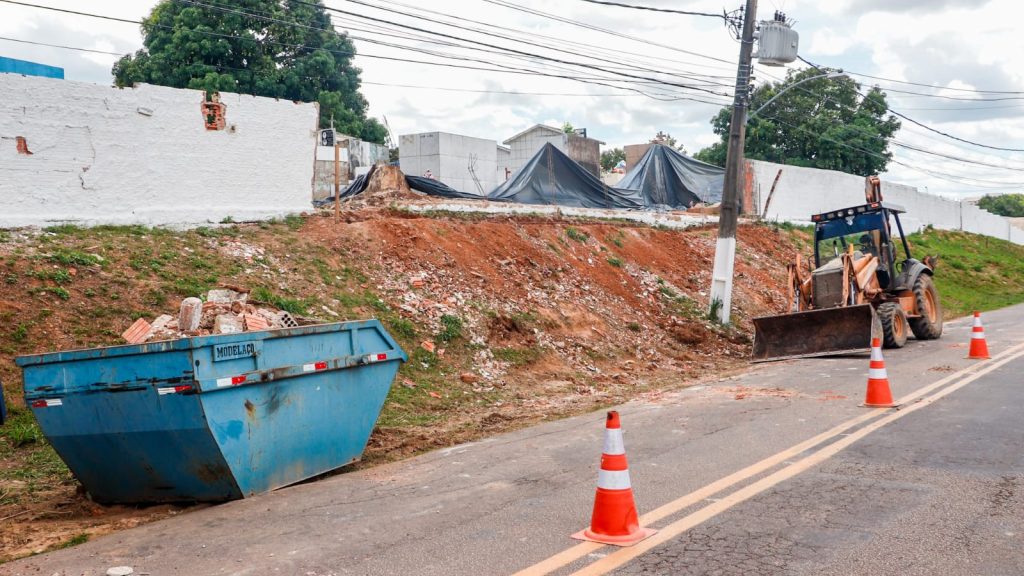 Prefeitura de Rio Branco inicia reconstrução de muro no Cemitério São João Batista 3 Prefeitura de Rio Branco inicia construcao de muro no Cemiterio Sao Joao Batista 4 e1762546475451