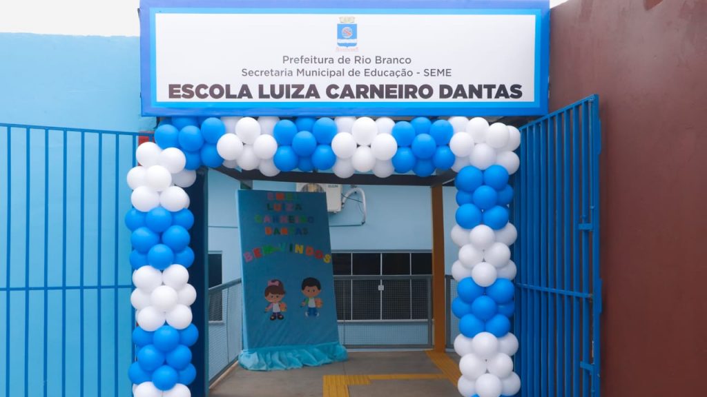 Prefeitura reinaugura e credencia a Escola Luiza Carneiro Dantas 14 1 e1763497605437