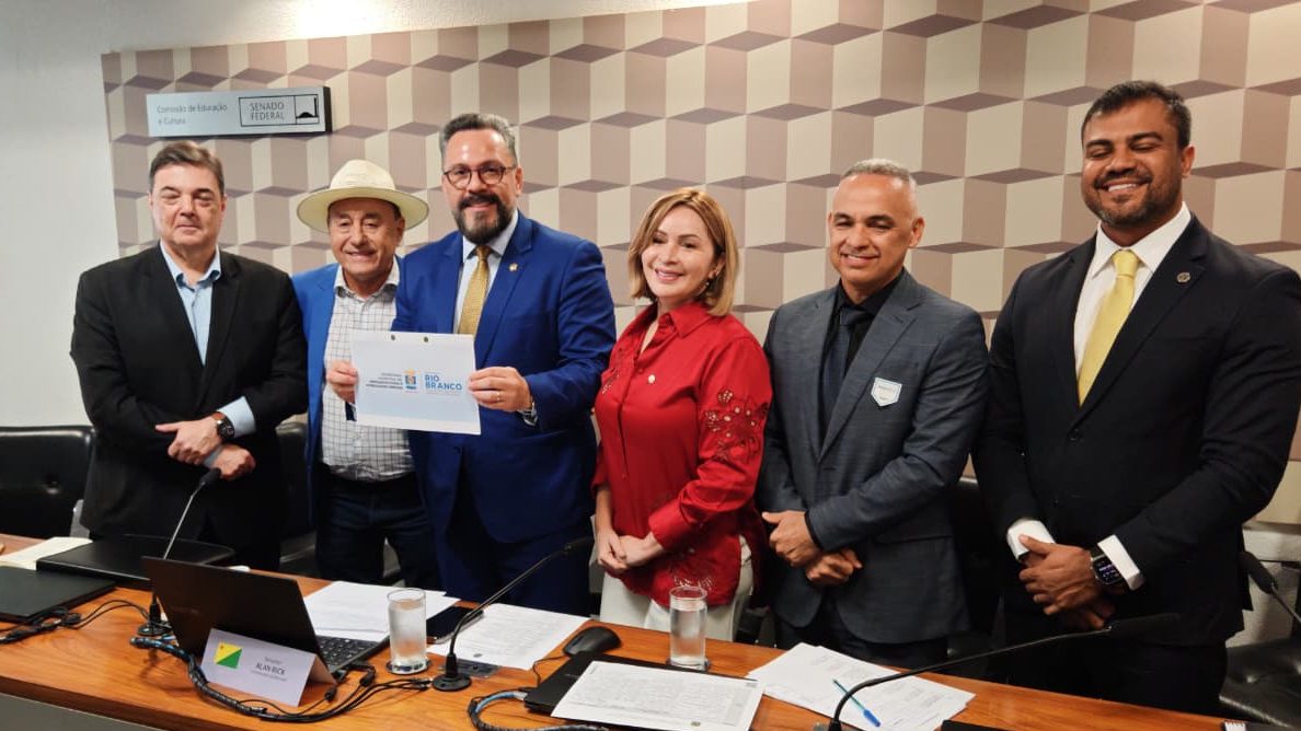 Foto do Prefeito de Rio Branco e autoridades em Brasília