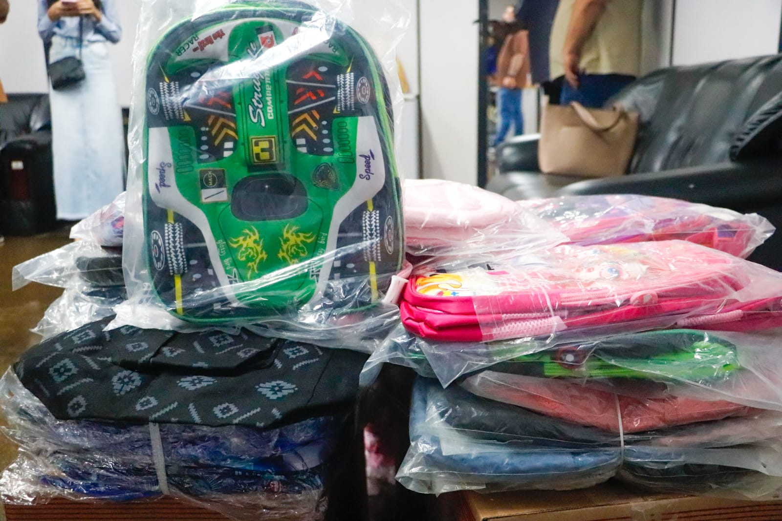 Doação de mochilas da Receita Federal