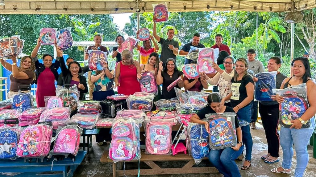 Entrega de Mochilas Educacao Fotos Secom 9 1 e1767376711115