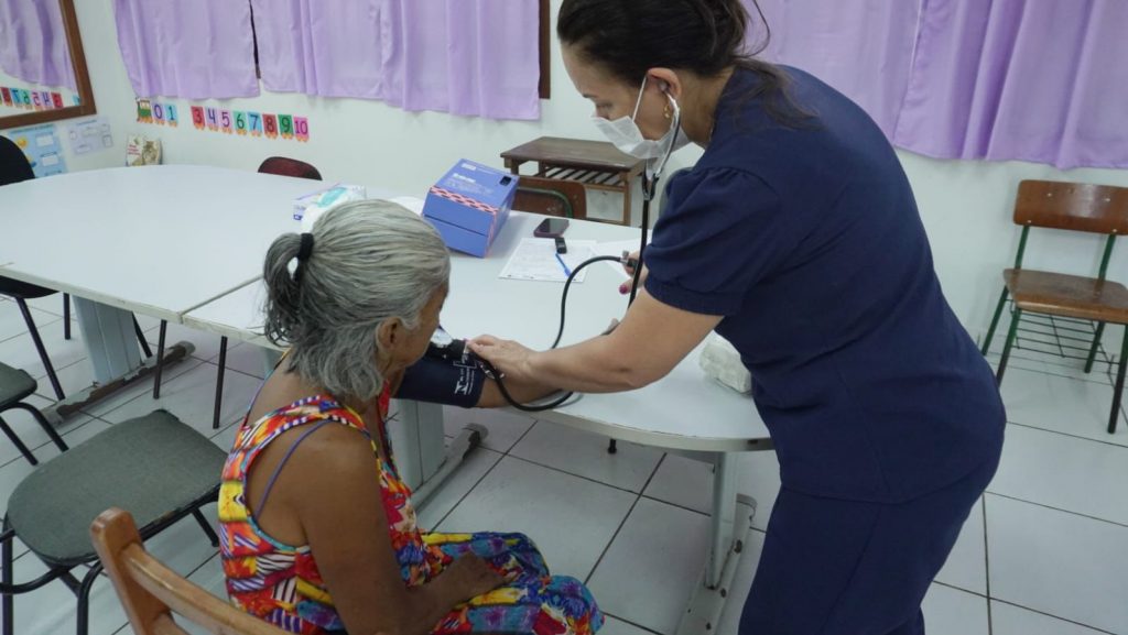 Equipes de saúde acompanham famílias desde o início da ocupação dos abrigos em Rio Branco 6 Equipes de saude acompanham familias 2 e1767037832430