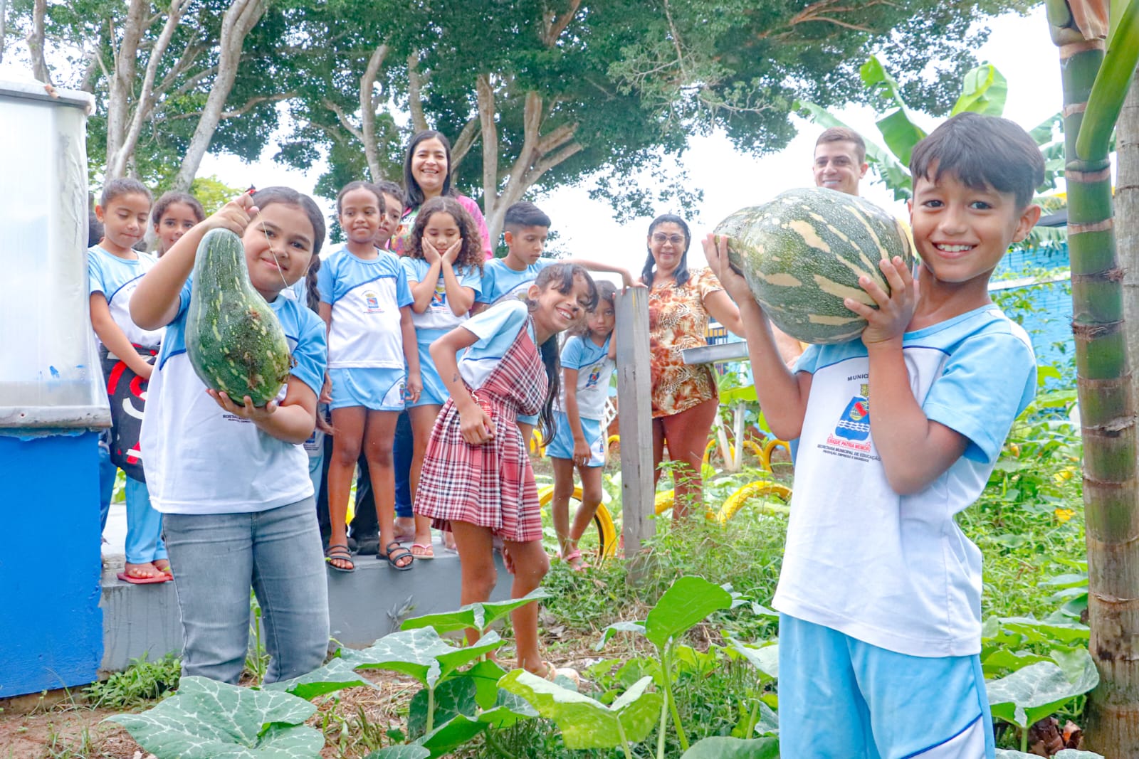 Foto dos alunos da Escola Mauricília Sant'Ana
