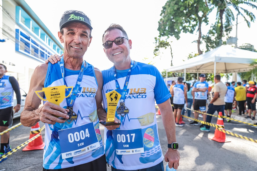 Foto do vice-prefeito, Alysson Bestene e do senhor Adão Santos