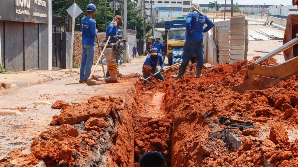 Instalacao de adutora de ferro fundido na Estrada Dias Martins 6 e1765572316775