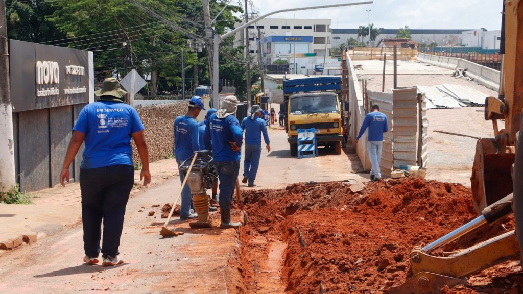 Instalacao de adutora de ferro fundido na Estrada Dias Martins 9 e1765570897890