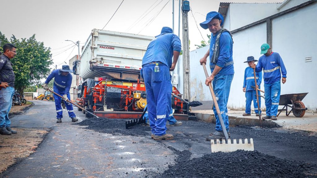 Prefeitura de Rio Branco intensifica obras de pavimentação no bairro Bahia Velha 9 Obras de pavimentacao no bairro Bahia Velha 4 e1764794421404