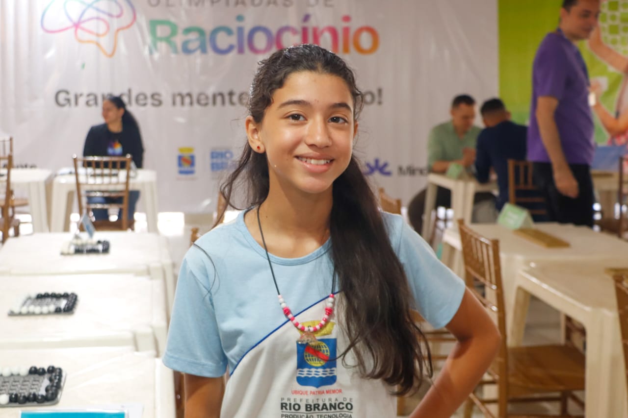 A estudante Sofia Gabriela, do 5º ano da Escola Francisco de Paula Oiticica, no bairro Bahia Nova, relatou os impactos positivos do programa em sua rotina escolar. (Foto: Marcos Araújo/Secom)