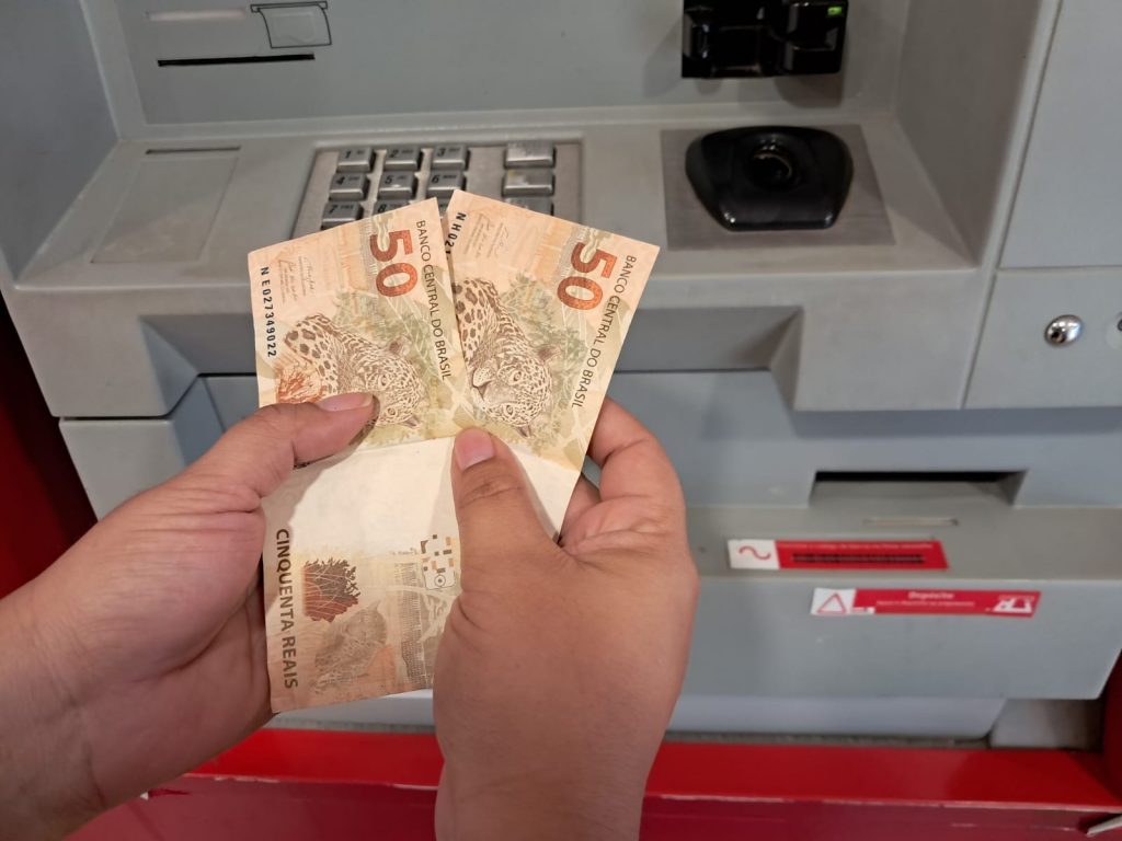 Pagamento Decimo Terceiro e Dezembro Foto Val Fernandes