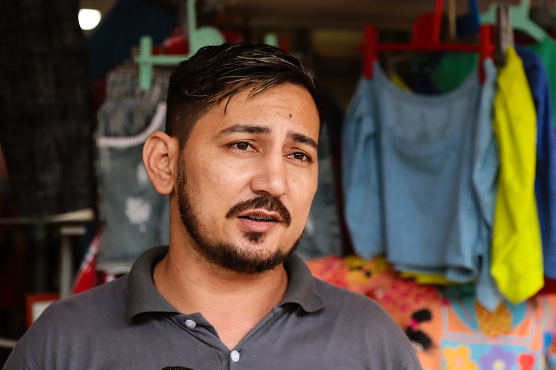 “Estamos contratando mais vendedores e buscando oferecer as melhores ofertas. As pessoas guardam esse dinheiro para comprar roupas e pagar contas”, disse João Paulo. (Foto: Val Fernandes/Secom)