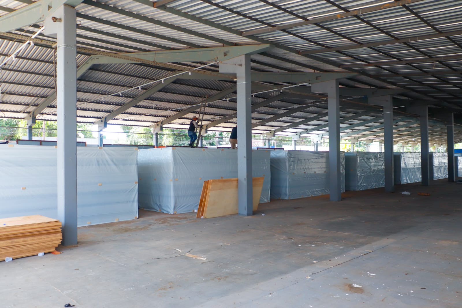 Foto dos boxes no Parque de Exposições