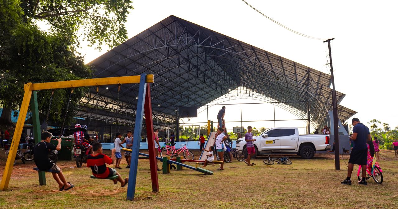 Imagem da quadra vista de fora